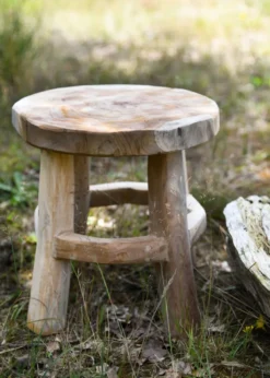 Kleiner Holz-Hocker, ca. 31 cm hoch