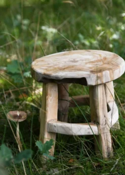 Kleiner Holz-Hocker, ca. 31 cm hoch