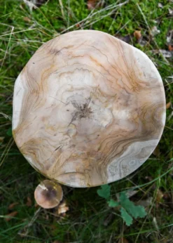 Kleiner Holz-Hocker, ca. 31 cm hoch