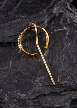 Kleine Ringfibel aus Messing