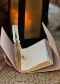 Kleines Notizbuch mit Ledereinband, 80 x 110 mm