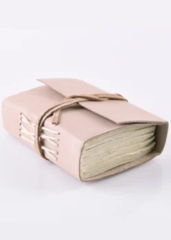 Kleines Notizbuch mit Ledereinband, naturfarben, ca. 7 x 9 cm