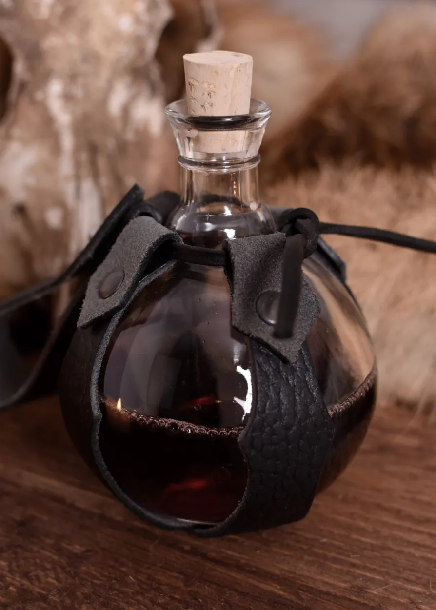 Kugel-Feldflasche aus Glas mit Gürtelhalter aus Leder