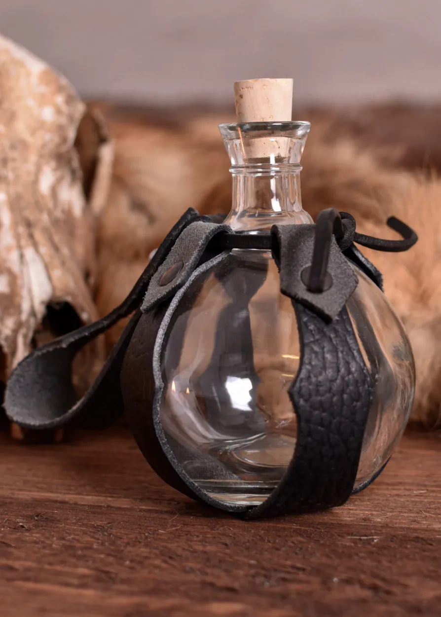 Kugel-Feldflasche aus Glas mit Gürtelhalter aus Leder