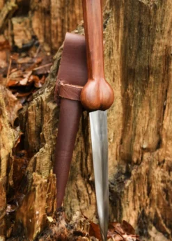 Kurzer Nierendolch mit Lederscheide