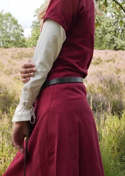Kurzärmelige Cotehardie Ava, Mittelalterkleid, weinrot