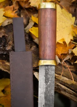 Kurzsax aus Damaststahl mit brauner Lederscheide