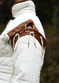 Langer Gambeson mit abnehmbaren Ärmeln und Leder, natur-braun