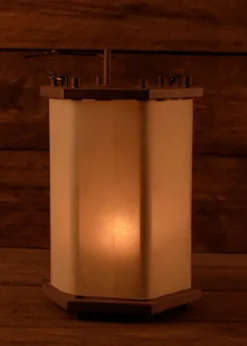Laterne aus Holz mit Rohhaut