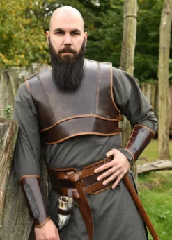 Leder Armschützer Arnulf mit Metalldetails, braun, Paar