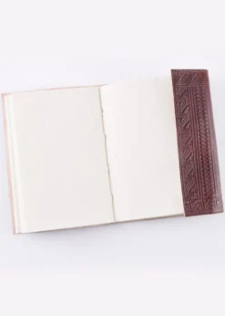 Lederbuch mit keltischem Motiv, Braun, ca. 21 x 14 cm