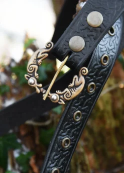 Ledergürtel mit Prägung in keltischem Muster, schwarz