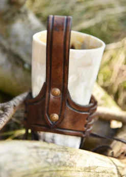Leder Hornhalter für Trinkhorn, geprägte Triskele, dunkelbraun, versch. Größen