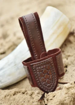 Leder Hornhalter für Trinkhorn mit Prägung und Wildleder, dunkelbraun