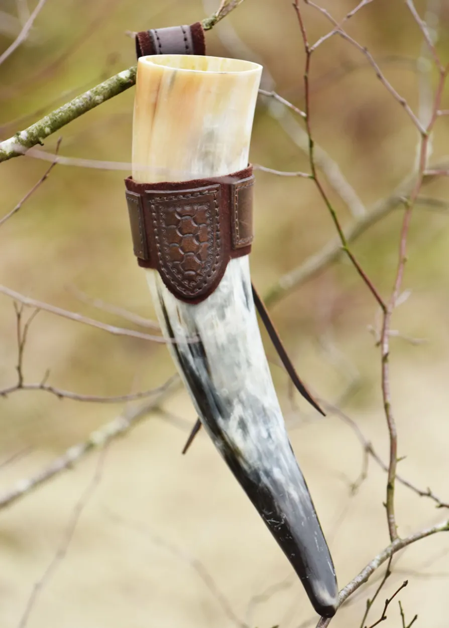 Leder Hornhalter für Trinkhorn mit Prägung und Wildleder, dunkelbraun