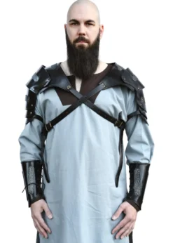 Leder Schulterschutz Balor mit Metalldetails, schwarz