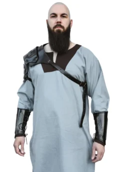 Leder Schulterschutz Balor mit Metalldetails, schwarz