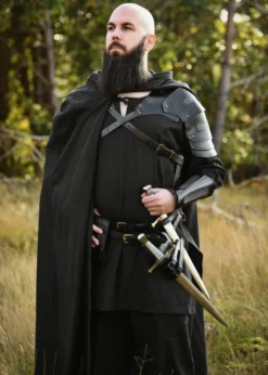Leder Schulterschutz Balor mit Metalldetails, schwarz