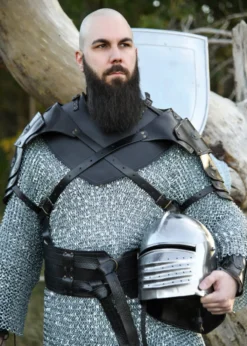 Leder Schulterschutz Balor mit Metalldetails, schwarz