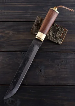 Messer mit Holzgriff und Lederscheide