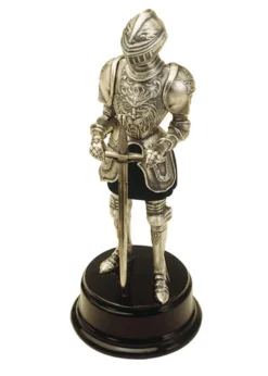 Miniatur Ritterrüstung mit Gravur, Marto