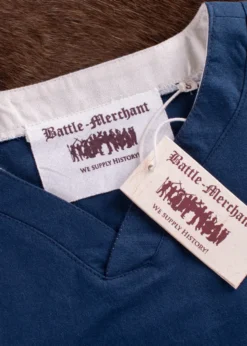 Mittelalterkleid mit Höllenfenstern, Bliaut Amal, blau/natur