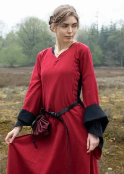 Mittelalterkleid mit Höllenfenstern, Bliaut Amal, rot/schwarz