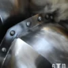 Mittelalterliche Kniekacheln, Paar, 2 mm Stahl, 15. Jahrhundert