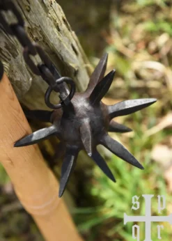 Mittelalterlicher Flegel mit einem Stern