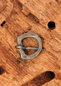 Mittelalterliche Riemenschnalle aus Messing