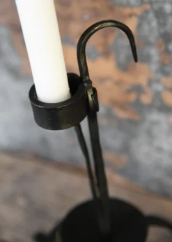 Mittelalterlicher Kerzenständer, geschmiedet