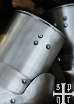 Mittelalterliches Armzeug mit Ellbogenkacheln, 14. Jh., 1,6 mm Stahl