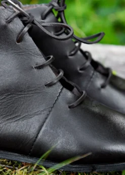 Mittelalterliche Schnürschuhe, halbhoch