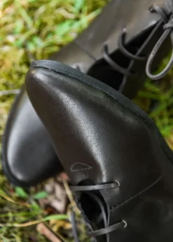 Mittelalterliche Schnürschuhe, halbhoch
