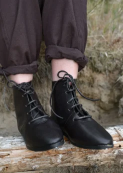 Mittelalterliche Schnürschuhe, halbhoch
