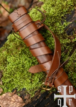 Mittelalterliche Schwertscheide aus Leder mit Gürtel