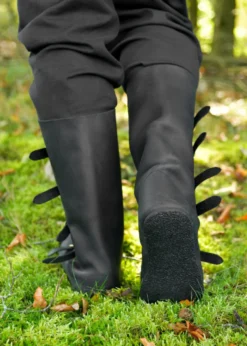 Mittelalterliche Stiefel mit Schnallen, schwarz