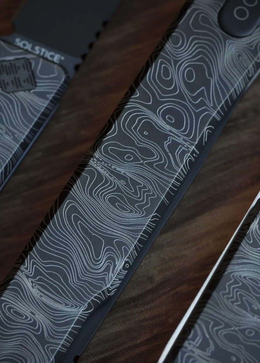 Ocaso Knives SOLSTICE ENGRAVED TITANIUM, BLACK, TOPO PATTERN, Taschenmesser