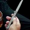 Ocaso Knives, SOLSTICE ENGRAVED TITANIUM, SATIN, SCROLL, Taschenmesser