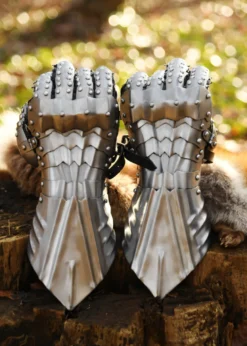 Panzerhandschuhe, blank, vernietet und vernäht
