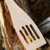 Pfannenwender aus Buchenholz, mit Schlitzen, ca. 30 x 6 cm