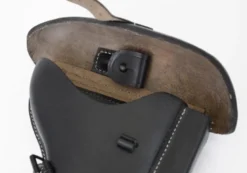 Pistolenholster für P08 aus schwarzem Leder