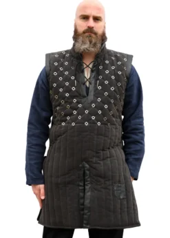 Ärmelloser Gambeson mit handgefertigen Details, schwarz