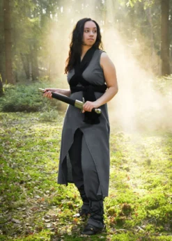 Ärmelloses Kleid Ilora mit Schal/Gürtel, grau