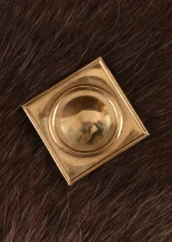 Römischer Gürtelbeschlag aus Messing, 3 x 3 cm