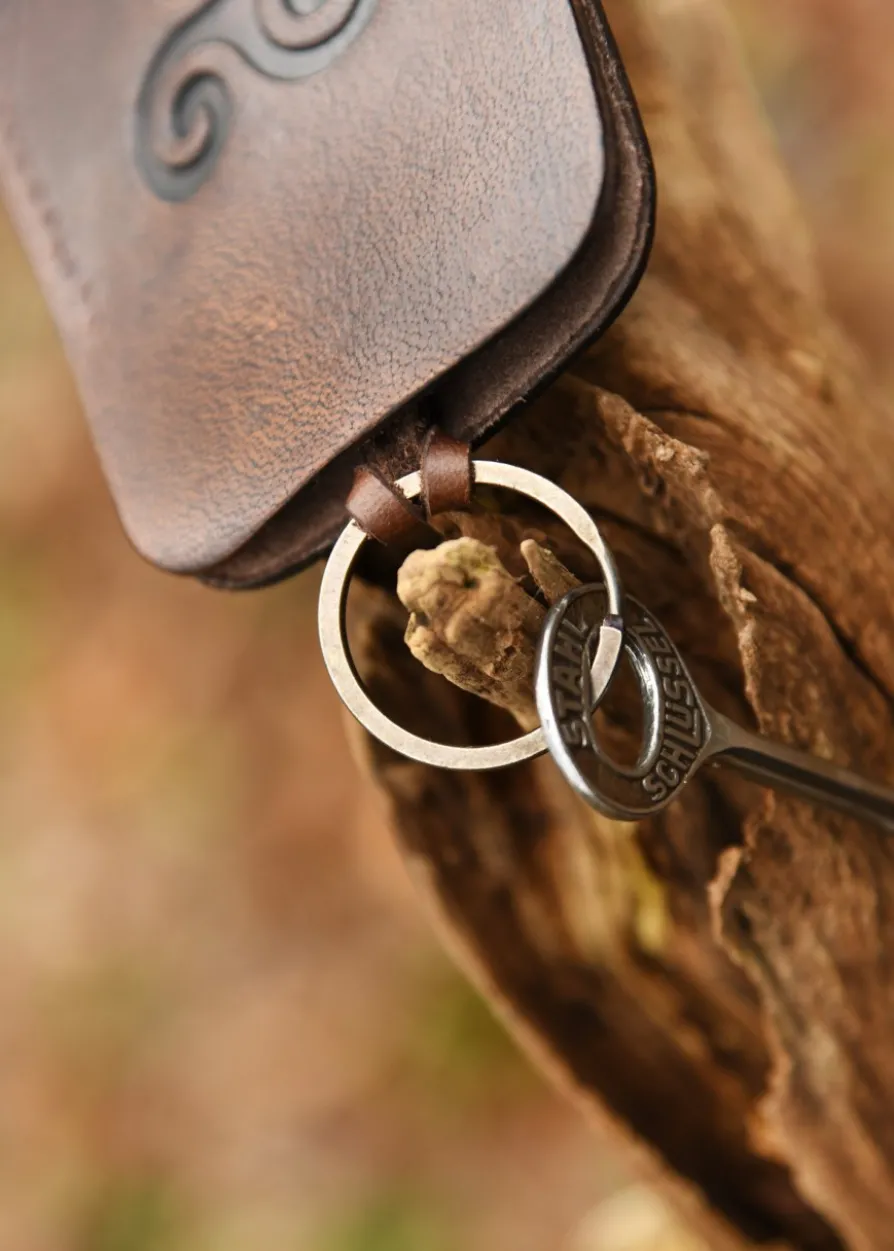 Schlüsselanhänger aus Leder mit Triskele, braun