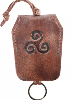 Schlüsselanhänger aus Leder mit Triskele, braun