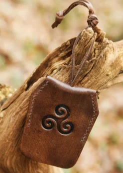 Schlüsselanhänger aus Leder mit Triskele, braun