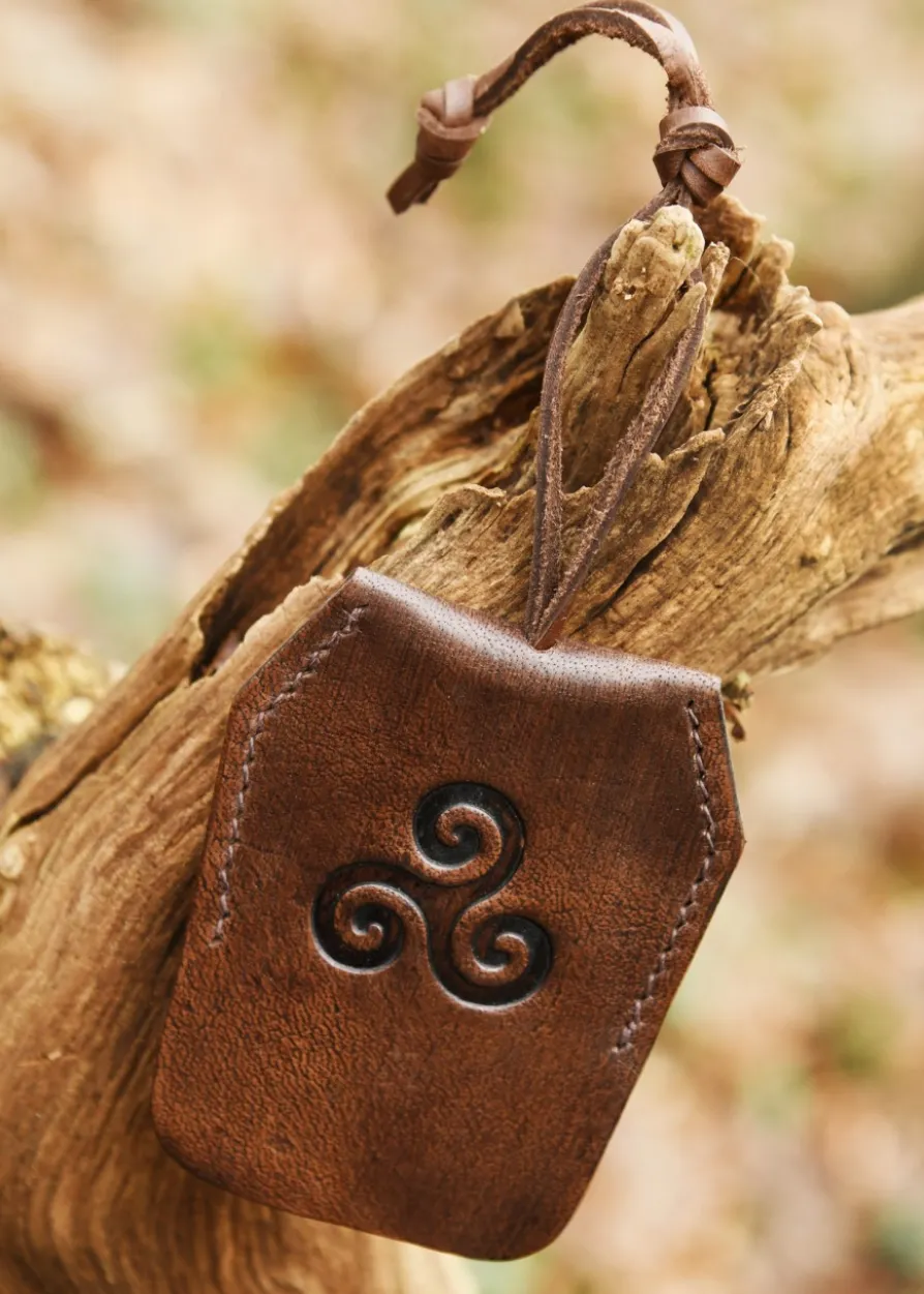 Schlüsselanhänger aus Leder mit Triskele, braun