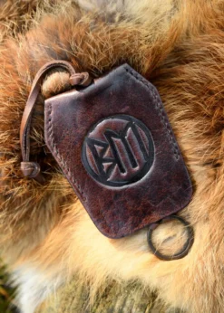 Schlüsselanhänger aus Leder mit Prägung, braun